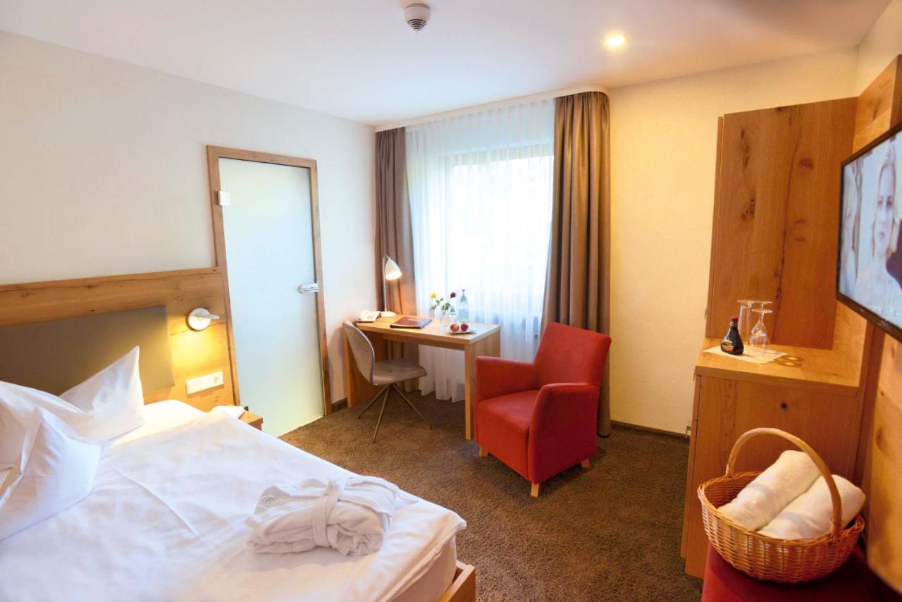 Hotel Gruener Wald ฟรอยเดนชตัดท์ ภายนอก รูปภาพ