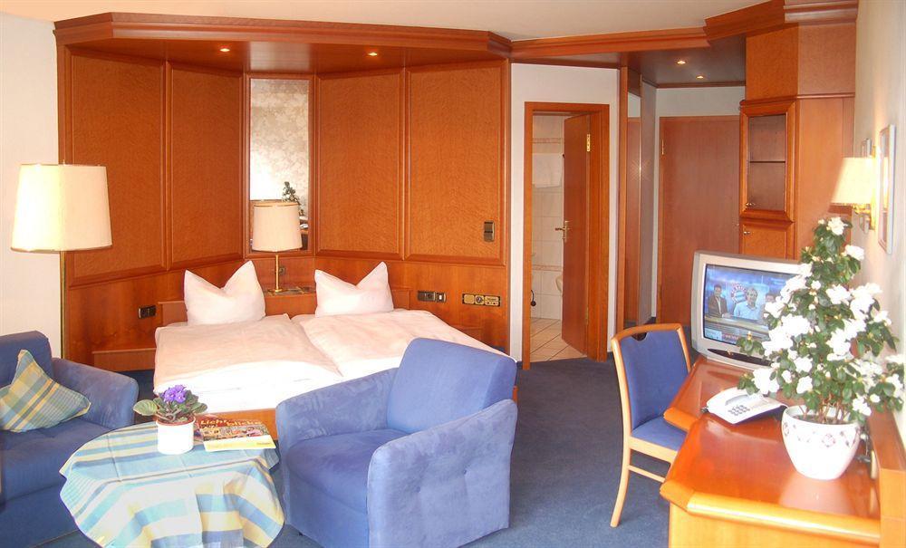 Hotel Gruener Wald ฟรอยเดนชตัดท์ ภายนอก รูปภาพ