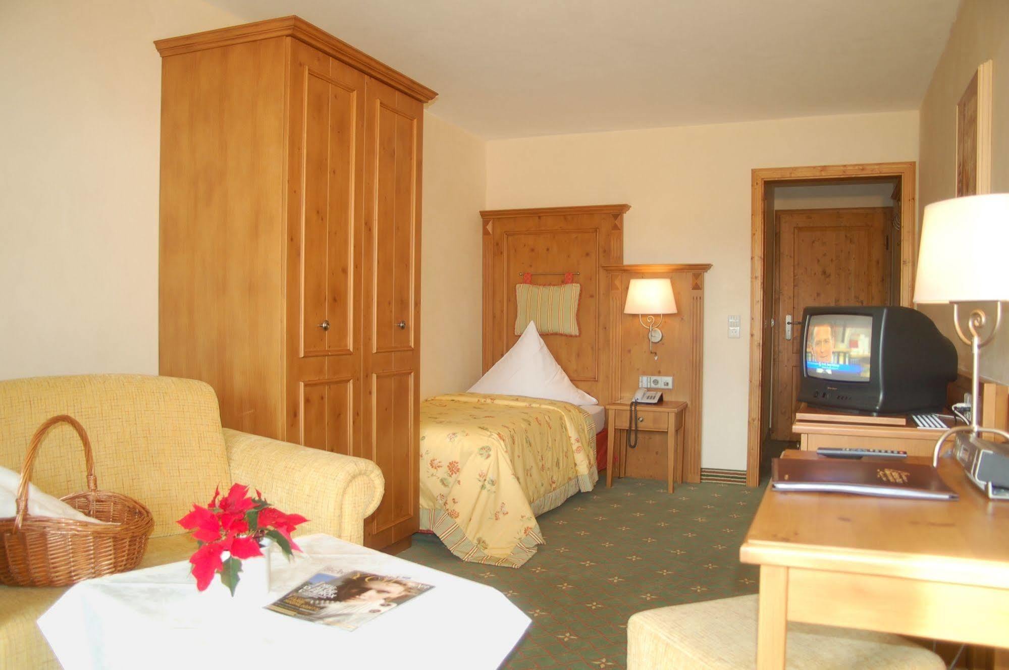 Hotel Gruener Wald ฟรอยเดนชตัดท์ ภายนอก รูปภาพ