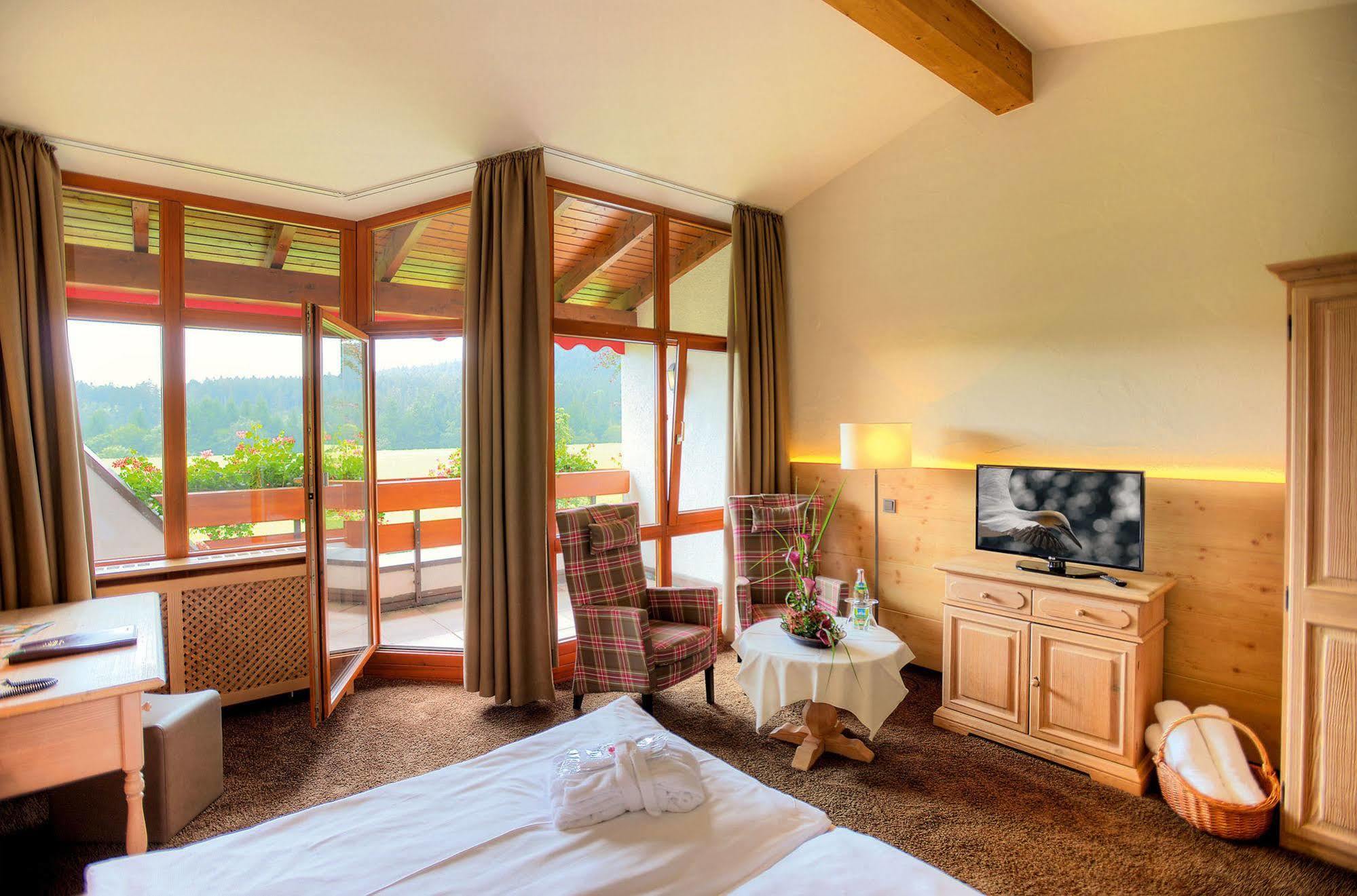 Hotel Gruener Wald ฟรอยเดนชตัดท์ ภายนอก รูปภาพ